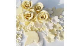 Dramblio kaulo, baltos spalvos gėlių rinkinys su rožėmis