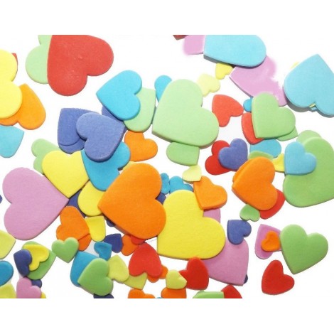 Įvairių spalvų skirtingo dydžio širdys