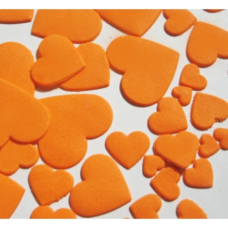 Oranžinės spalvos skirtingo dydžio širdys