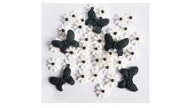 Juodos, baltos gėlytės su drugeliais